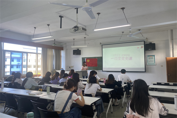 研究生学科思政团支部开展“喜迎二十大，永远跟党走，奋进新征程”主题教育实践团日活动