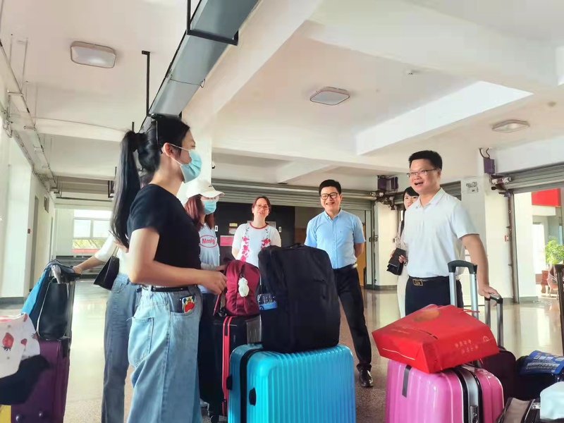 马克思主义学院领导班子开展2021级新生入学报到检查工作