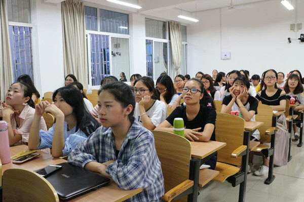 打开心灵之窗 启航青春梦想——马克思主义学院2017级思想政治教育第一团支部举办心理健康教育团辅活动