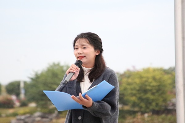 马克思主义学院举行“涵养清风正气，争做清淳学生”升国旗主题教育活动