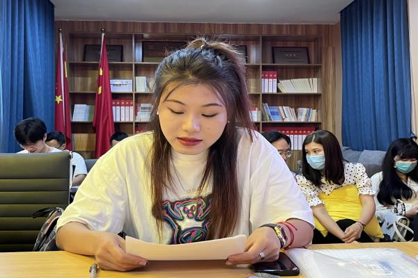 研究生马克思主义中国化专业党支部召开2022年上半年接收预备党员大会暨“奋斗者·正青春”主题党日活动