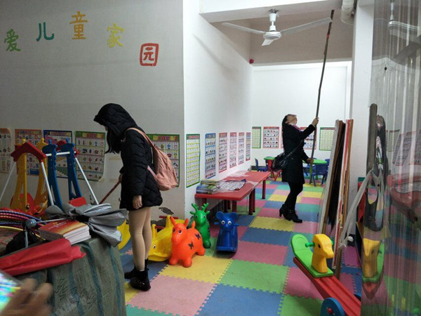 马克思主义学院寒假期间开展走进雁山区“六个一”志愿服务儿童活动家园活动