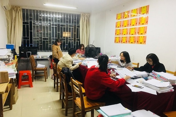 马克思主义学院顺利开展2018学年研究生评奖评优工作
