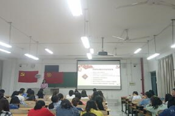 研思政团支部学习习近平总书记在全国宣传思想工作会议上的讲话精神