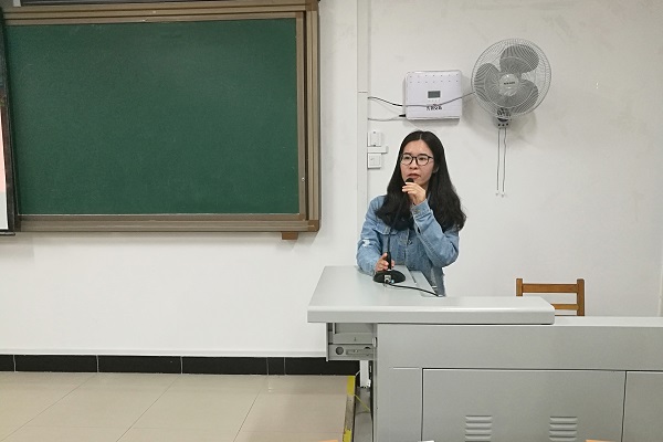 我院研究生综合第一党支部召开学习《习近平新时代中国特色社会主义思想三十讲》第一讲暨入党积极分子民主评议大会