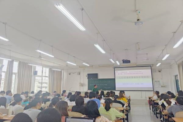 2018级思想政治教育班开展师范生技能全员培训系列讲座第四场——高中思想政治课应有的“味道”