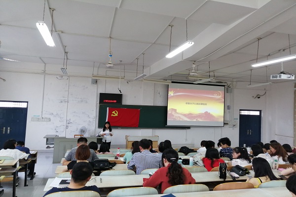 我院研究生综合第二党支部组织《两会精神之“两会青年说”》学习会暨入党积极分子民主评议大会