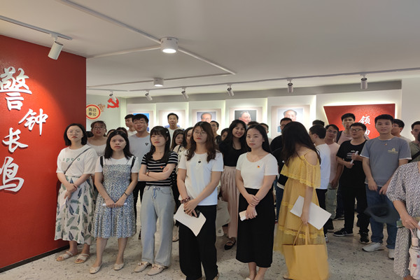 马克思主义学院研究生综合第一党支部积极开展“传承红色基因，倡导廉洁清风”主题廉洁文化基地参观学习活动