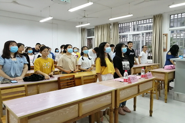 马克思主义学院2019级思想政治教育第三团支部成功举办“观脱贫巨变，悟青年担当”主题团日活动