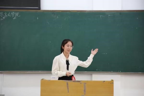 马克思主义学院“青春竞技尽芳华，三尺讲堂展风采”师范生技能大赛暨2023年度广西师范大学师范生教学技能大赛选拔赛决赛顺利举行