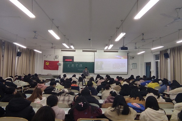 本科生政教专业党支部顺利开展“从红色故事中感悟伟大建党精神的思想内核”专题党课
