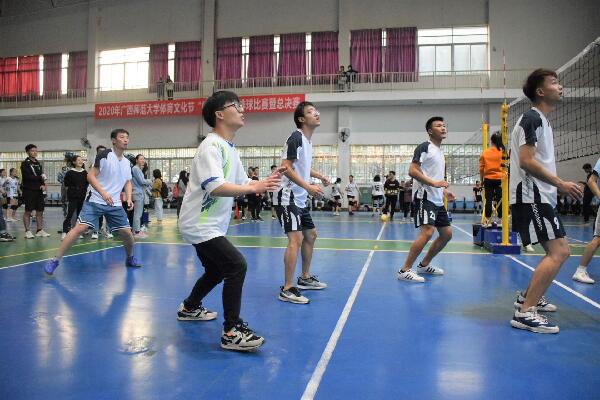 马克思主义学院学子积极参加校第八届“桃李杯”气排球比赛