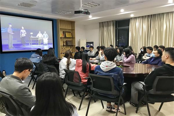 马克思主义学院研究生党支部组织开展“奋斗百年路 忠诚印寸心”对党忠诚教育情景党课