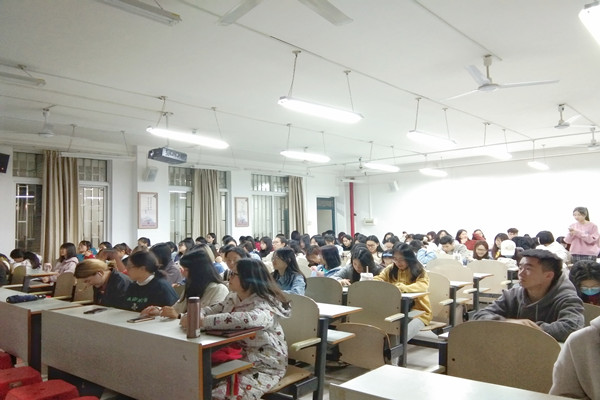 马克思主义学院2020级思想政治教育专业顺利开展党史学习教育观影活动