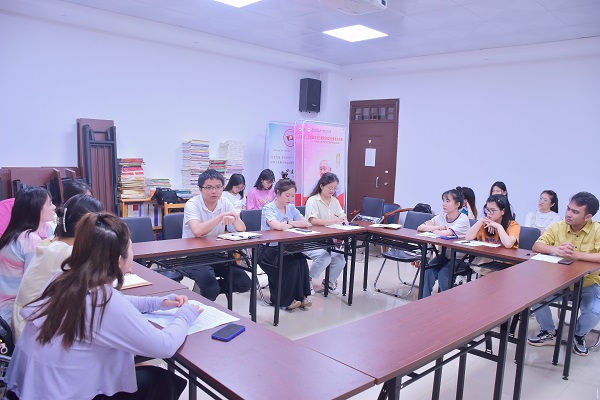 马克思主义学院望道/“四史”研习社举行干事培训会暨部门述职会议