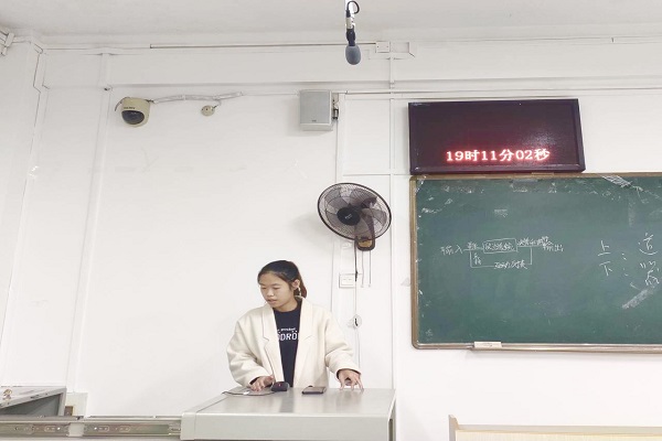 马克思主义学院开展“学宪法，讲宪法”主题教育活动