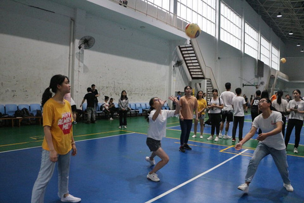 我院欢送杯气排球比赛圆满完成