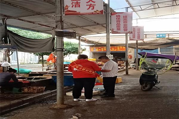 我院2018级思想政治教育第二团支部参加雁山镇人民政府和广西师范大学志愿者服务组织结对共建签约仪式暨志愿服务活动