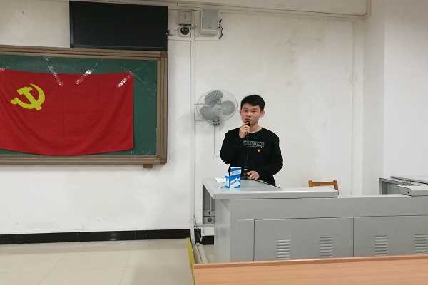 我院研究生综合第一党支部开展“从严治党”主题党日活动暨组织生活会顺利召开