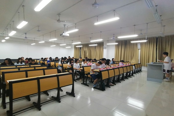 2019级思想政治教育第一团支部顺利举行“博采众长成青衿之志,学以致用共履践致远”考取教师资格证、考研分享会
