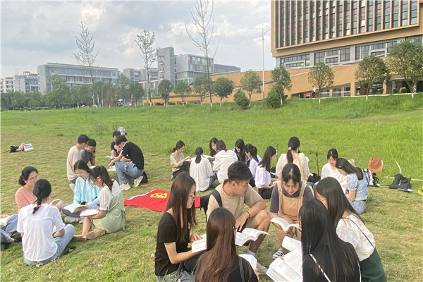 马克思主义学院研究生思想政治教育团支部成功举办“学习贯彻习近平新时代中国特色社会主义思想和习近平总书记关于青年工作的重要思想”主题团日