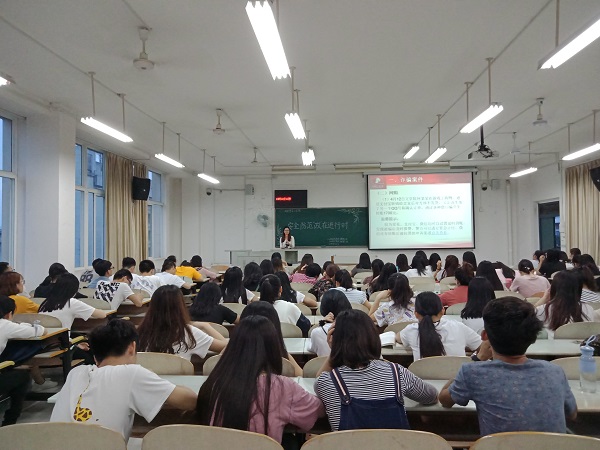 安全防范“政”在进行时——马克思主义学院2016级思想政治教育班安全教育主题班会圆满结束