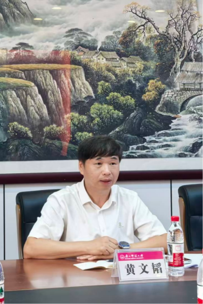 校领导参加马克思主义学院思政课...